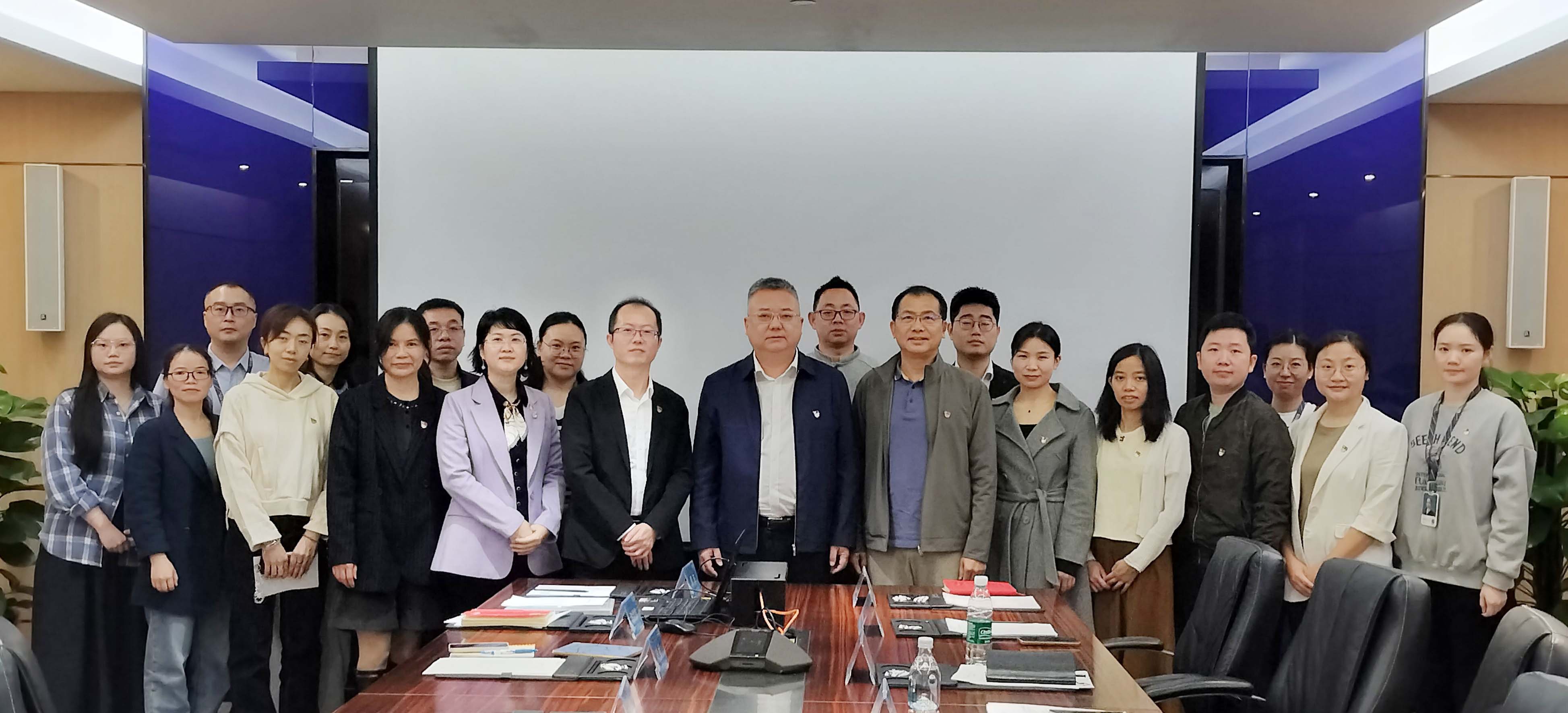 李程任深圳市jinnianhui今年会供应链股份有限公司党委书记，钟志华任党委副书记、纪委书记